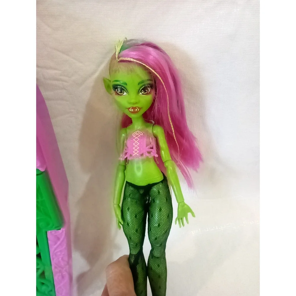 Monster High Venus Flytrap Doll And Accessories 2022